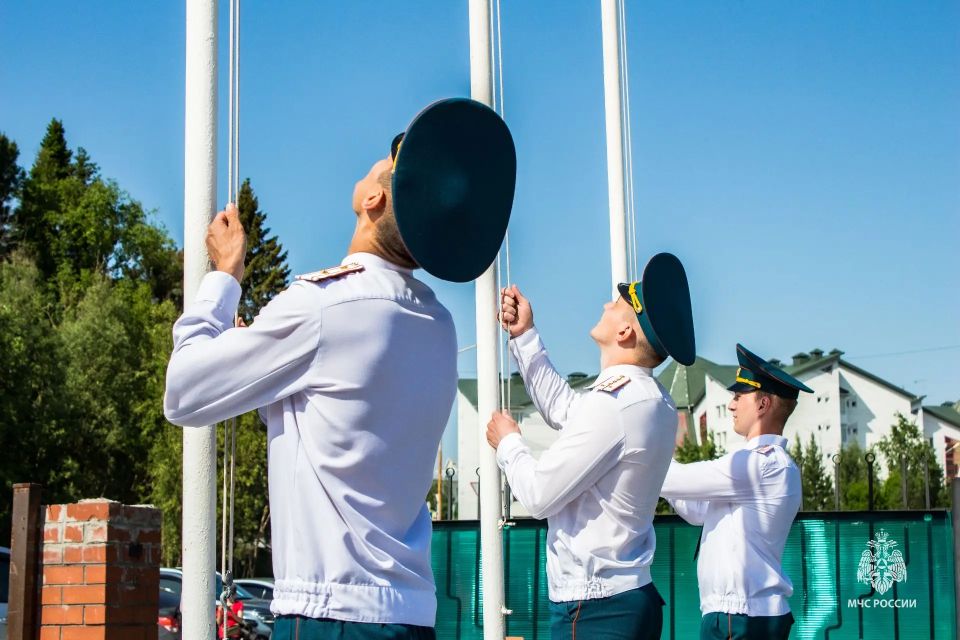 Торжественные события ко Дню России состоялись в Югре Торжественные события ко Дню России состоялись в Югре