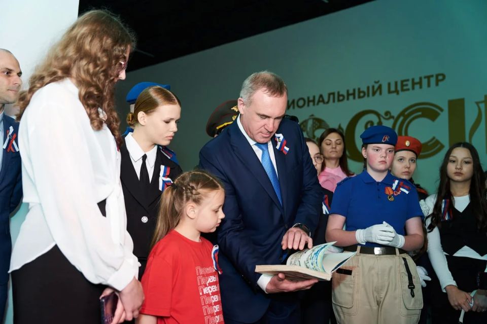 В Ханты-Мансийске открылась выставка, где можно увидеть 100 лет молодежной истории Югры В Ханты-Мансийске открылась выставка, где можно увидеть 100 лет молодежной истории Югры
