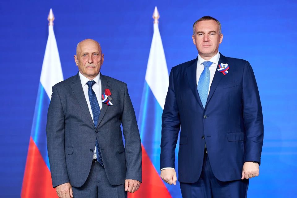 В преддверии Дня России югорчан отметили государственными наградами В преддверии Дня России югорчан отметили государственными наградами