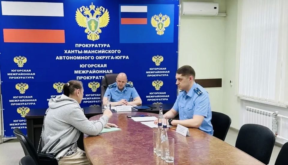 Прокурор автономного округа Дмитрий Попов совместно с исполняющим обязанности руководителя филиала государственного фонда поддержки участников СВО «Защитники Отечества» Ринатом Ташметовым провели выездной личный прием... Прокурор автономного округа Дмитрий Попов совместно с исполняющим обязанности руководителя филиала государственного фонда поддержки участников СВО «Защитники Отечества» Ринатом Ташметовым провели выездной личный прием...