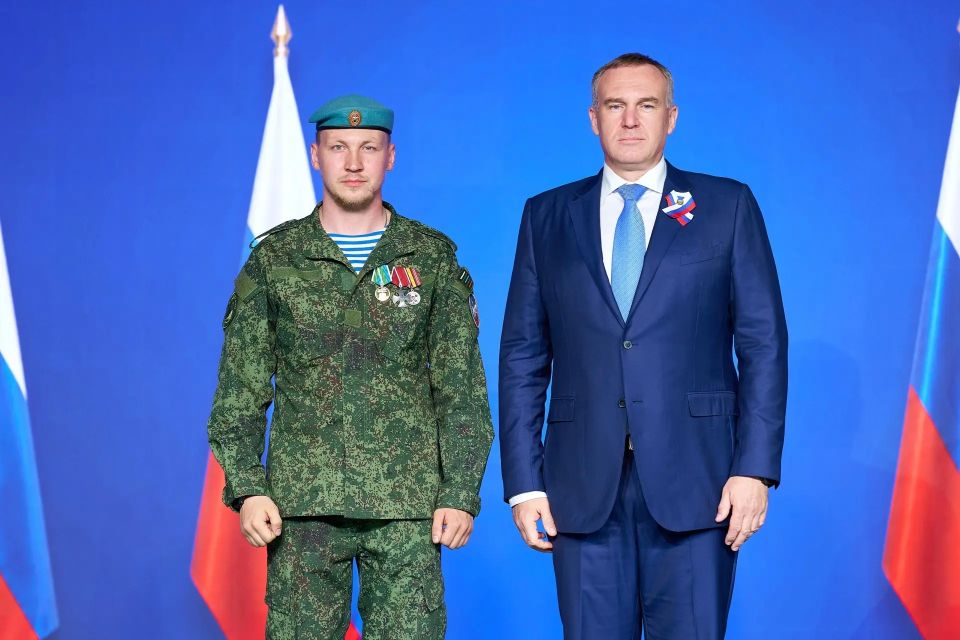 Руслан Кухарук: Государственными и окружными наградами чествуем успехи тех, кто своим трудом, талантом и беззаветной преданностью Родине укрепляет ее мощь и славу Руслан Кухарук: Государственными и окружными наградами чествуем успехи тех, кто своим трудом, талантом и беззаветной преданностью Родине укрепляет ее мощь и славу