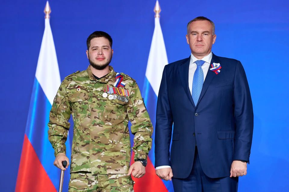 В преддверии Дня России югорчан отметили государственными наградами В преддверии Дня России югорчан отметили государственными наградами