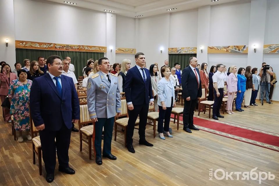 Накануне Дня России и Дня города Ханты-Мансийска жители Ханты-Мансийска отмечены почетными наградами Накануне Дня России и Дня города Ханты-Мансийска жители Ханты-Мансийска отмечены почетными наградами