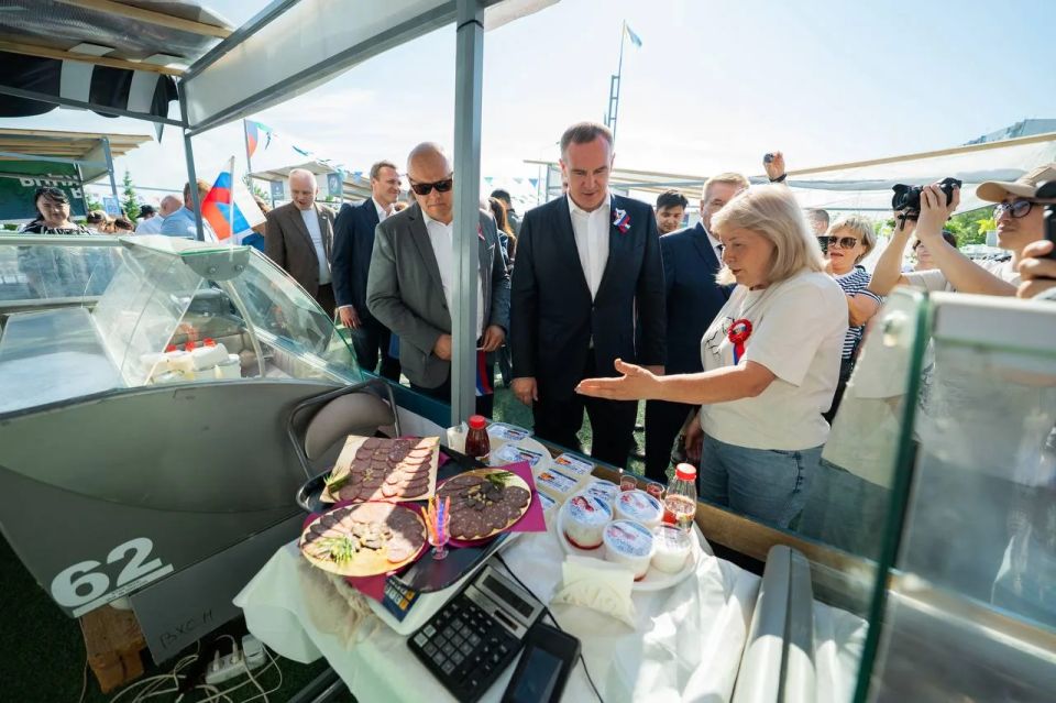 В Нижневартовске на ярмарке «Товары земли Югорской» участвуют порядка 150 предпринимателей В Нижневартовске на ярмарке «Товары земли Югорской» участвуют порядка 150 предпринимателей