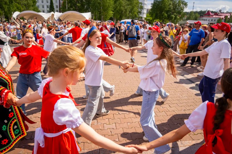 Югорчане собрались в «Хоровод Единства» Югорчане собрались в «Хоровод Единства»