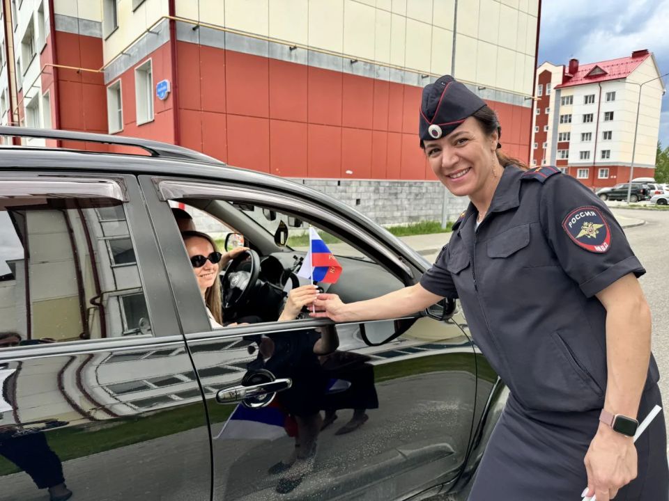 В рамках празднования Дня России в Белоярском прошла праздничная акция с викториной о стране В рамках празднования Дня России в Белоярском прошла праздничная акция с викториной о стране