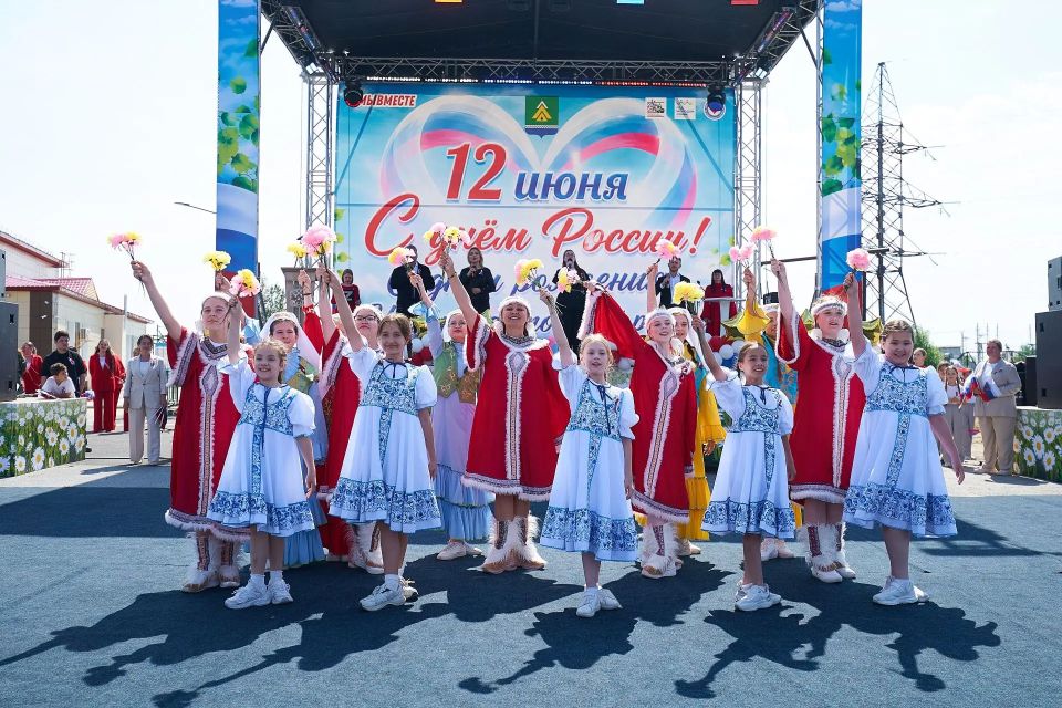 Жители Нижневартовского района получили заслуженные награды в День России Жители Нижневартовского района получили заслуженные награды в День России