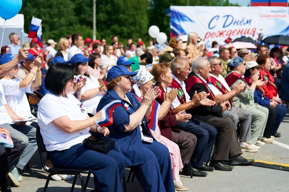Руслан Кухарук: День России и 98летие Нижневартовского района встретили с жителями муниципалитета ярко и дружно! Руслан Кухарук: День России и 98летие Нижневартовского района встретили с жителями муниципалитета ярко и дружно!