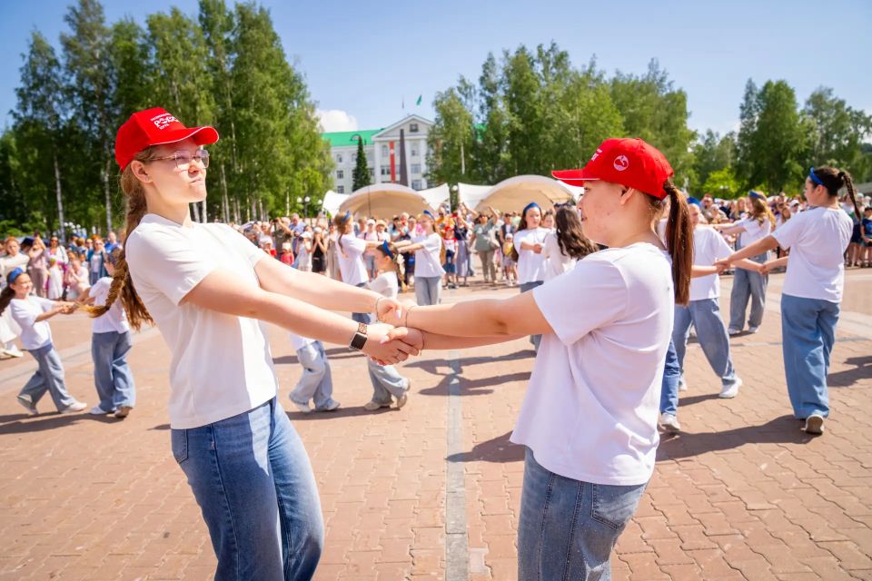 Югорчане собрались в «Хоровод Единства» Югорчане собрались в «Хоровод Единства»