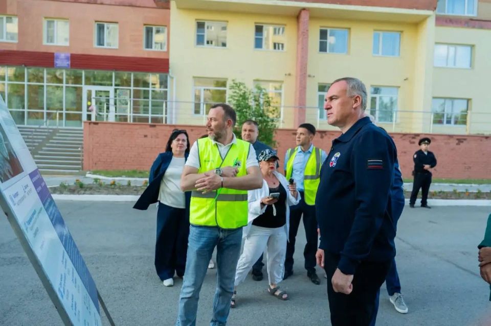 Губернатор Югры посетил объекты строительства и капитального ремонта в Излучинске Губернатор Югры посетил объекты строительства и капитального ремонта в Излучинске
