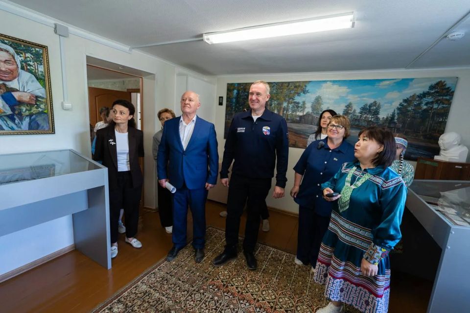 Губернатор Югры Руслан Кухарук осмотрел объекты культуры, образования и спорта в Варьёгане Губернатор Югры Руслан Кухарук осмотрел объекты культуры, образования и спорта в Варьёгане
