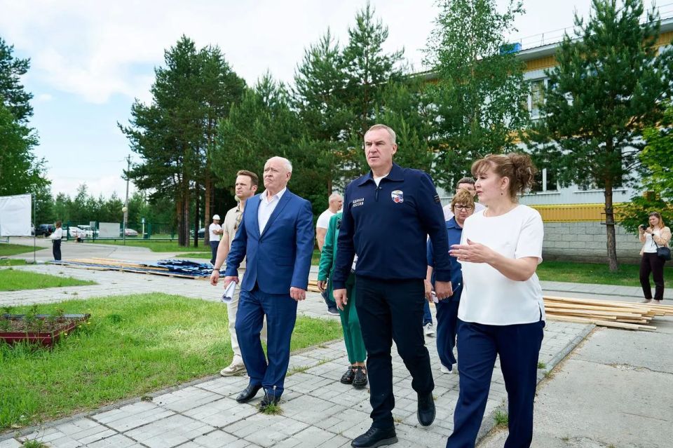 Губернатор Югры Руслан Кухарук осмотрел объекты культуры, образования и спорта в Варьёгане Губернатор Югры Руслан Кухарук осмотрел объекты культуры, образования и спорта в Варьёгане
