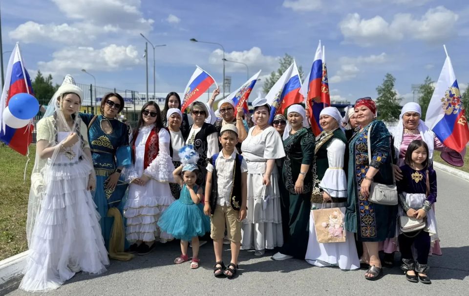 Сейчас на набережной реки Оби проходит Праздник дружбы народов Сейчас на набережной реки Оби проходит Праздник дружбы народов