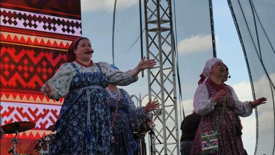 Один из самых любимых праздников Нижневартовска - "Дружба народов" состоялся на набережной Оби Один из самых любимых праздников Нижневартовска - "Дружба народов" состоялся на набережной Оби