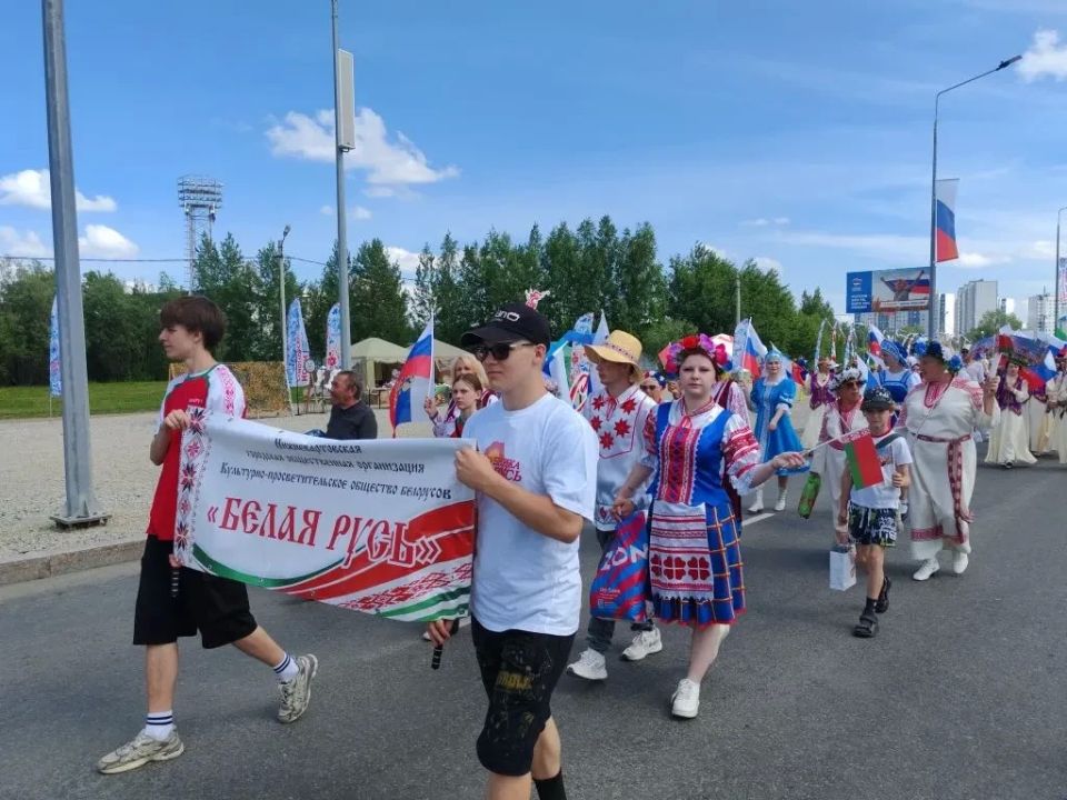 Сейчас на набережной реки Оби проходит Праздник дружбы народов Сейчас на набережной реки Оби проходит Праздник дружбы народов