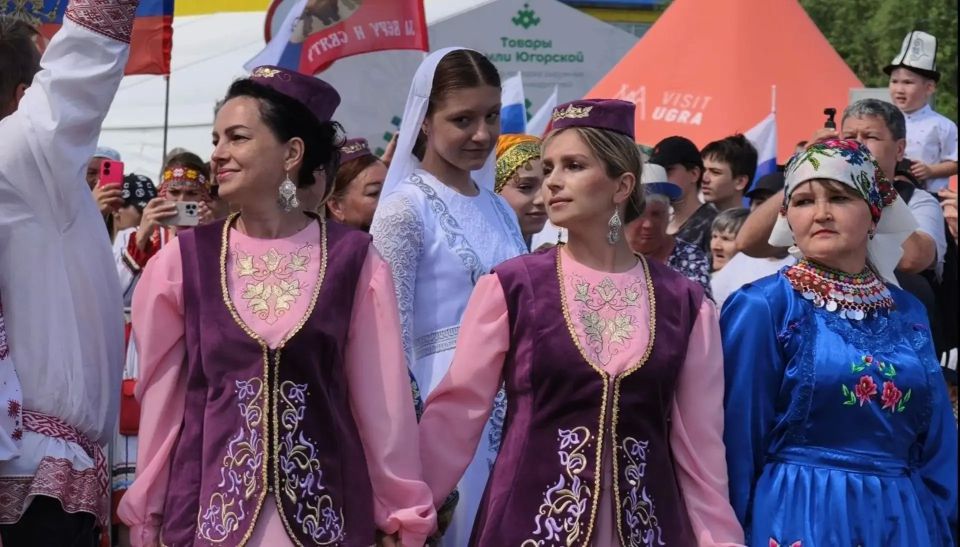 Один из самых любимых праздников Нижневартовска - "Дружба народов" состоялся на набережной Оби Один из самых любимых праздников Нижневартовска - "Дружба народов" состоялся на набережной Оби
