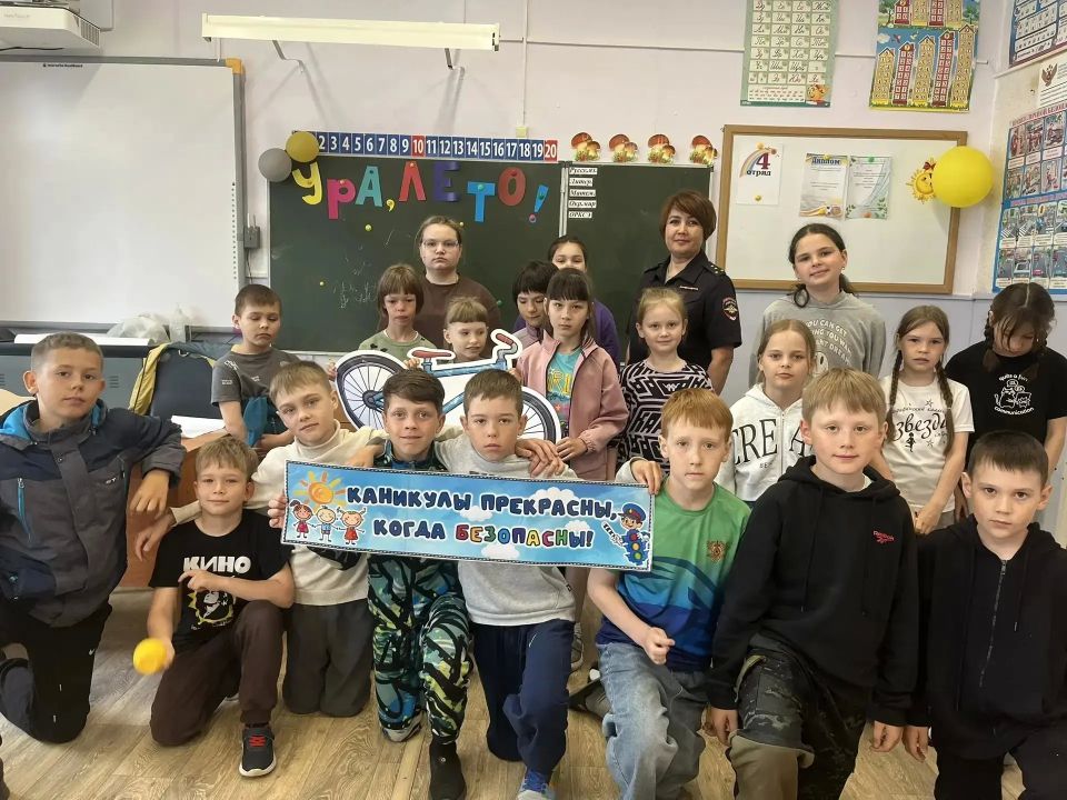 Профилактическая работа госавтоинспекторов с детьми в пришкольных лагерях — это приоритетное направление деятельности Госавтоинспекции, особенно в период летних каникул, когда юные участники дорожного движения чаще... Профилактическая работа госавтоинспекторов с детьми в пришкольных лагерях — это приоритетное направление деятельности Госавтоинспекции, особенно в период летних каникул, когда юные участники дорожного движения чаще...