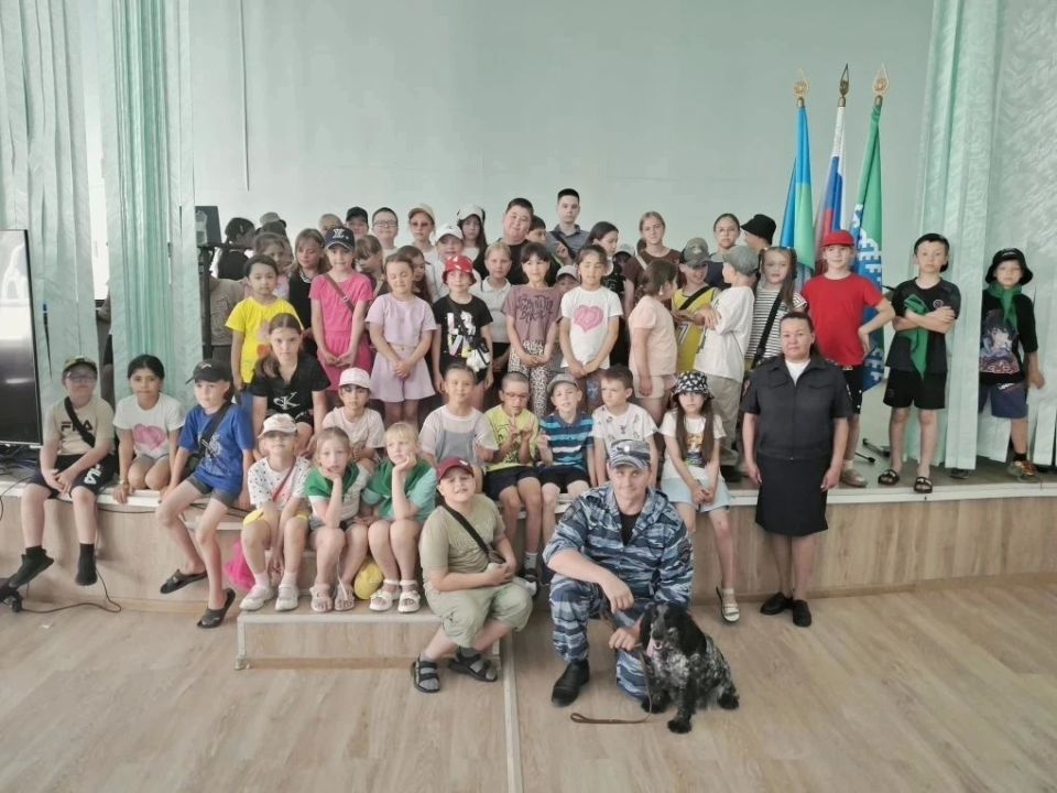 Профилактическая работа госавтоинспекторов с детьми в пришкольных лагерях — это приоритетное направление деятельности Госавтоинспекции, особенно в период летних каникул, когда юные участники дорожного движения чаще... Профилактическая работа госавтоинспекторов с детьми в пришкольных лагерях — это приоритетное направление деятельности Госавтоинспекции, особенно в период летних каникул, когда юные участники дорожного движения чаще...