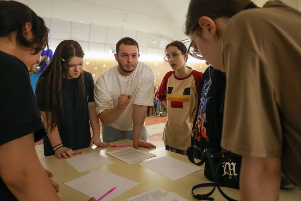 Подростки Югры проводят каникулы с пользой Подростки Югры проводят каникулы с пользой