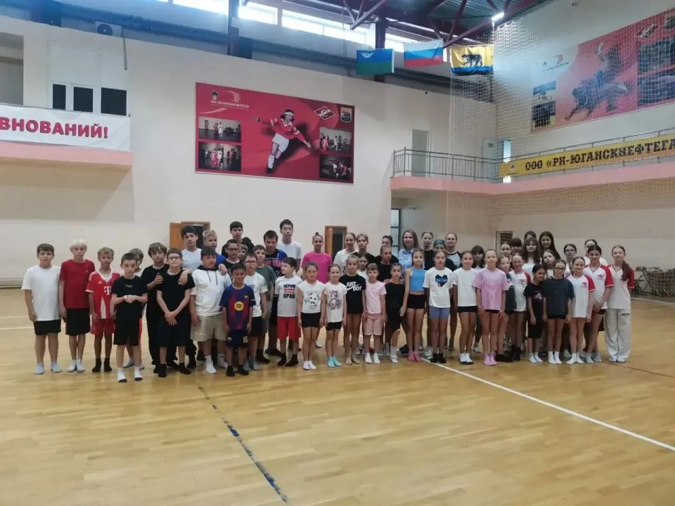 Профилактическая работа госавтоинспекторов с детьми в пришкольных лагерях — это приоритетное направление деятельности Госавтоинспекции, особенно в период летних каникул, когда юные участники дорожного движения чаще... Профилактическая работа госавтоинспекторов с детьми в пришкольных лагерях — это приоритетное направление деятельности Госавтоинспекции, особенно в период летних каникул, когда юные участники дорожного движения чаще...