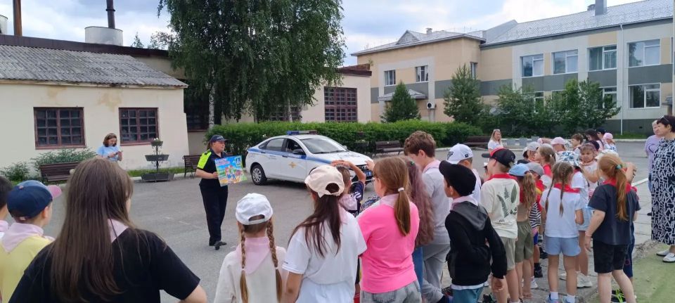 В Югре проходят увлекательные мероприятия по безопасности дорожного движения В Югре проходят увлекательные мероприятия по безопасности дорожного движения