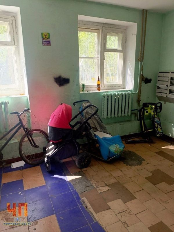 Маргиналы превратили дом в центре города в помойку и общественный туалет, а коммунальщики бездействуют Маргиналы превратили дом в центре города в помойку и общественный туалет, а коммунальщики бездействуют