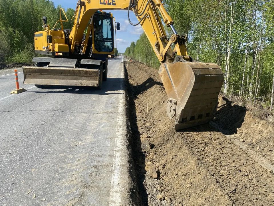 В Ханты-Мансийском автономном округе-Югре ремонтируют участок автодороги г. Лангепас - г. Покачи В Ханты-Мансийском автономном округе-Югре ремонтируют участок автодороги г. Лангепас - г. Покачи