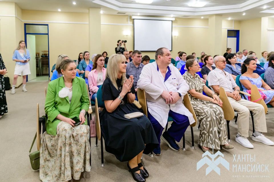 В Ханты-Мансийске отметили заслуги 16 медицинских работников, которые внесли значительный вклад в развитие донорского движения В Ханты-Мансийске отметили заслуги 16 медицинских работников, которые внесли значительный вклад в развитие донорского движения