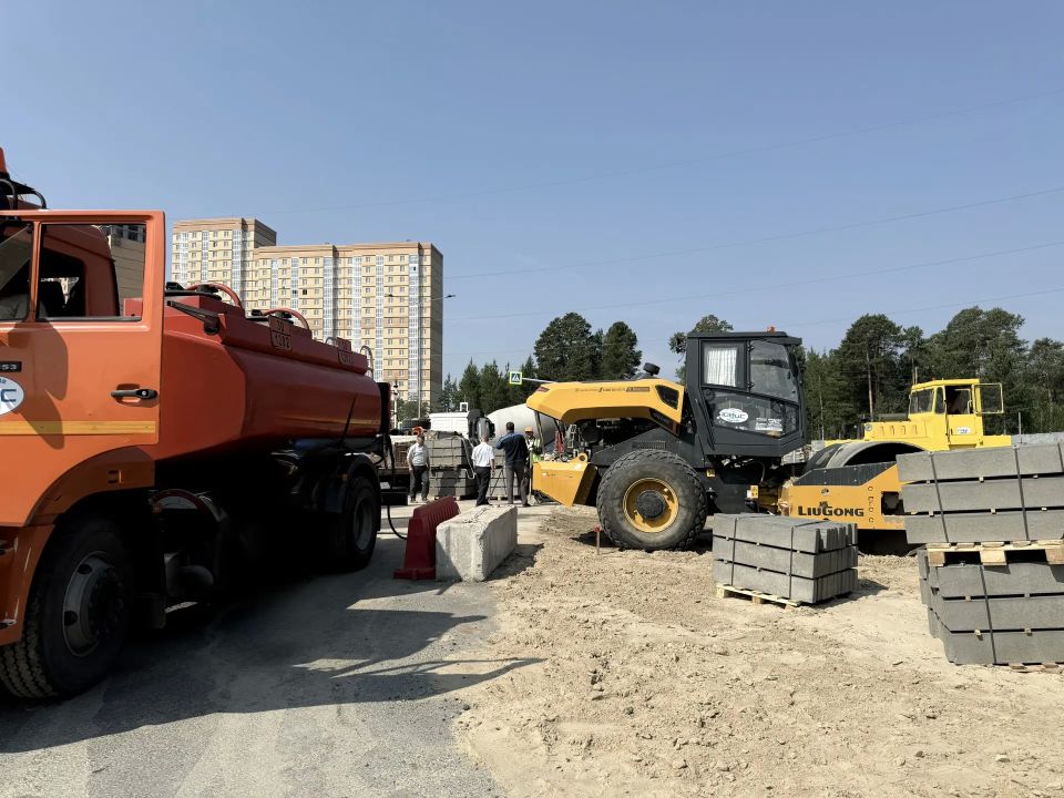 В Сургуте строят новую дорогу В Сургуте строят новую дорогу