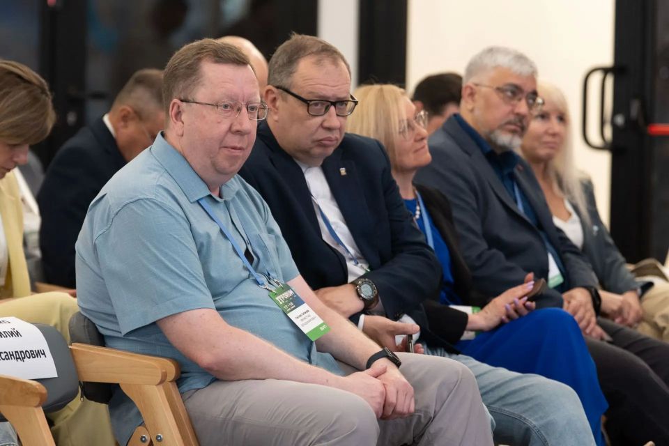 Принял участие в круглом столе: «Внедрение технологий ИИ в субъектах УрФО: от пилотов к масштабированию» – одной из площадок Международного IT-Форума с участием стран БРИКС и ШОС, проходящего сейчас в Ханты-Мансийске Принял участие в круглом столе: «Внедрение технологий ИИ в субъектах УрФО: от пилотов к масштабированию» – одной из площадок Международного IT-Форума с участием стран БРИКС и ШОС, проходящего сейчас в Ханты-Мансийске