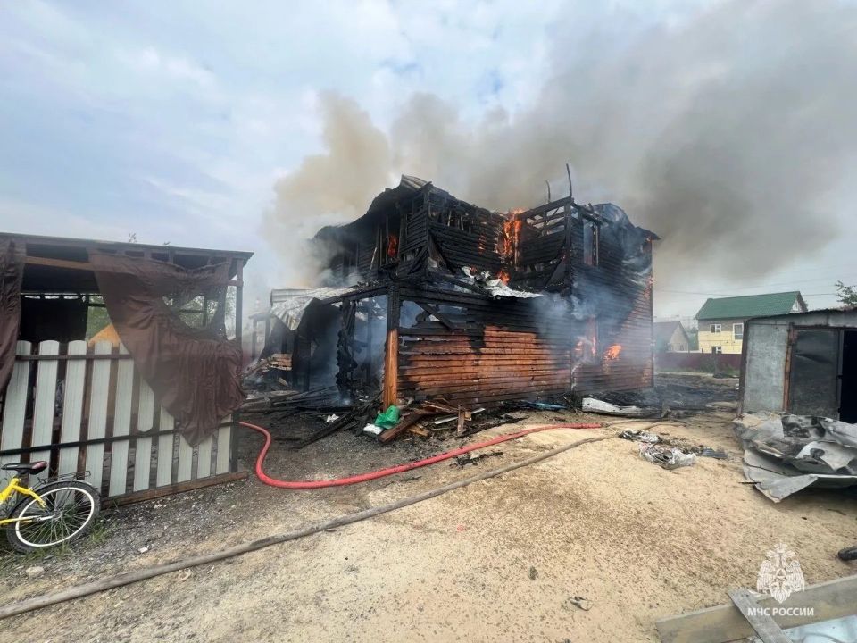 Пожарные извещатели спасли жизни 7 человек в частном доме в Мегионе Пожарные извещатели спасли жизни 7 человек в частном доме в Мегионе