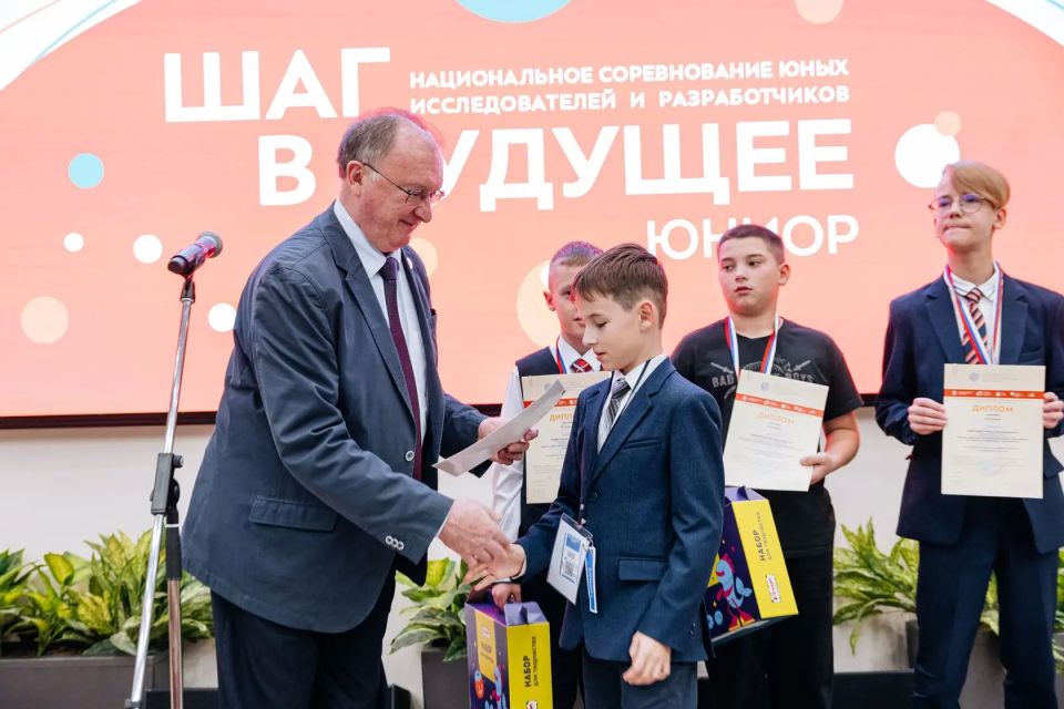 Югорские школьники примут участие в Национальном соревновании юных исследователей и разработчиков «Шаг в будущее, Юниор»! Югорские школьники примут участие в Национальном соревновании юных исследователей и разработчиков «Шаг в будущее, Юниор»!