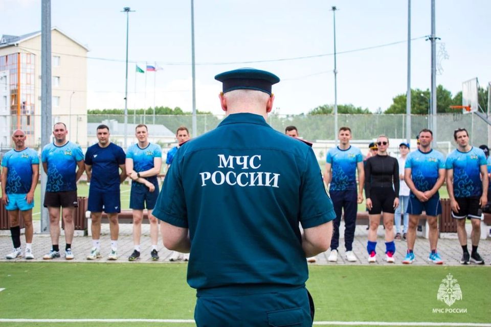 Спортивный праздник в честь двух дат: соревнования по волейболу прошли в Главном управлении Спортивный праздник в честь двух дат: соревнования по волейболу прошли в Главном управлении