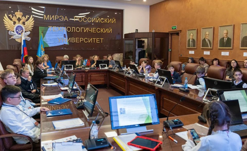 Югорские школьники примут участие в Национальном соревновании юных исследователей и разработчиков «Шаг в будущее, Юниор»! Югорские школьники примут участие в Национальном соревновании юных исследователей и разработчиков «Шаг в будущее, Юниор»!