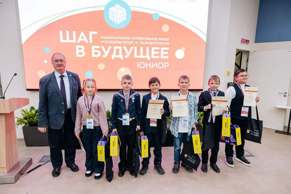 Югорские школьники примут участие в Национальном соревновании юных исследователей и разработчиков «Шаг в будущее, Юниор»! Югорские школьники примут участие в Национальном соревновании юных исследователей и разработчиков «Шаг в будущее, Юниор»!