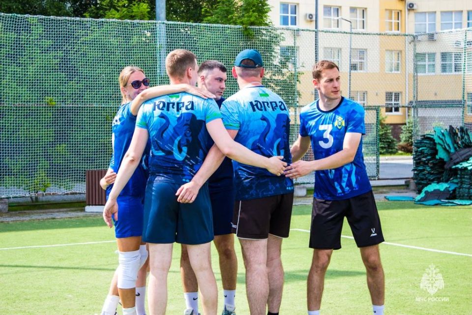 Спортивный праздник в честь двух дат: соревнования по волейболу прошли в Главном управлении Спортивный праздник в честь двух дат: соревнования по волейболу прошли в Главном управлении
