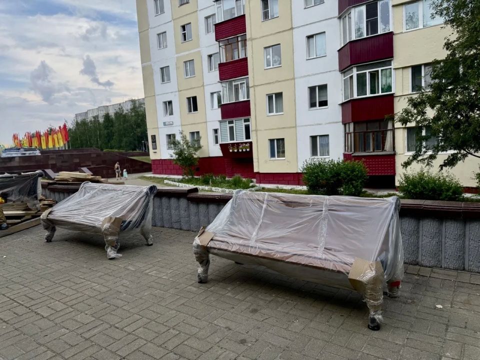 На Мемориале Славы в Сургуте обновили объекты благоустройства для удобства жителей и гостей города На Мемориале Славы в Сургуте обновили объекты благоустройства для удобства жителей и гостей города