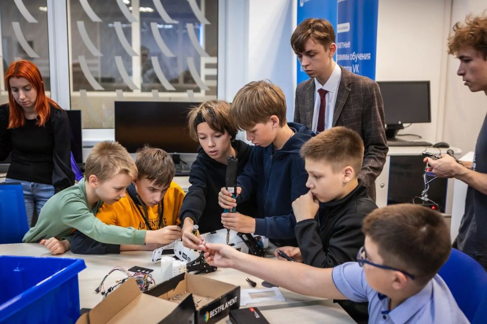 Югорские школьники примут участие в Национальном соревновании юных исследователей и разработчиков «Шаг в будущее, Юниор»! Югорские школьники примут участие в Национальном соревновании юных исследователей и разработчиков «Шаг в будущее, Юниор»!