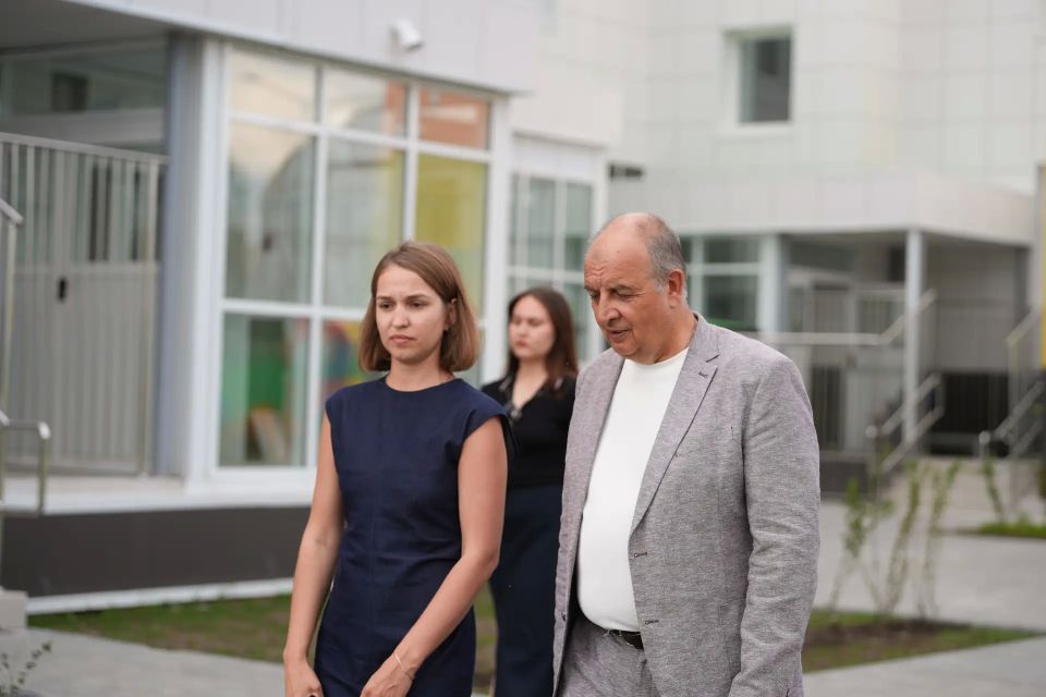 Депутат Государственной Думы Ольга Ануфриева, а также депутаты Думы города Ханты-Мансийска в составе двух комитетов - по социальной политике и городскому хозяйству - посетили объекты «Народной программы «Единой России»:... Депутат Государственной Думы Ольга Ануфриева, а также депутаты Думы города Ханты-Мансийска в составе двух комитетов - по социальной политике и городскому хозяйству - посетили объекты «Народной программы «Единой России»:...