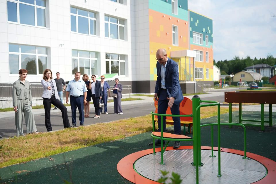 Депутат Государственной Думы Ольга Ануфриева, а также депутаты Думы города Ханты-Мансийска в составе двух комитетов - по социальной политике и городскому хозяйству - посетили объекты «Народной программы «Единой России»:... Депутат Государственной Думы Ольга Ануфриева, а также депутаты Думы города Ханты-Мансийска в составе двух комитетов - по социальной политике и городскому хозяйству - посетили объекты «Народной программы «Единой России»:...