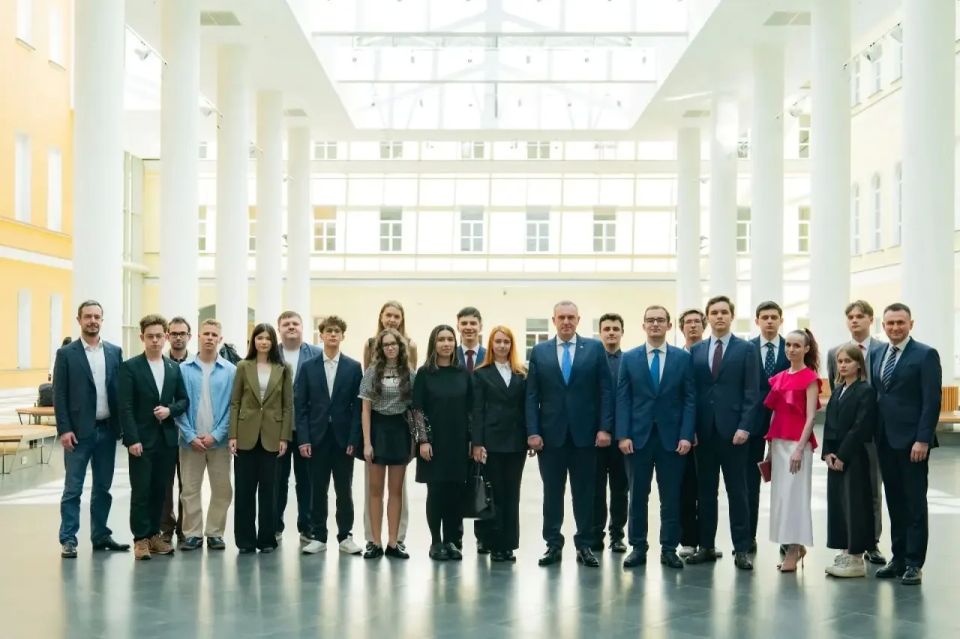 В Москве, в Высшей школе экономики, состоялась защита проектов участников образовательной дисциплины «Государственные проекты развития: от идеи к управлению изменениями» (проект «ГосВышка») В Москве, в Высшей школе экономики, состоялась защита проектов участников образовательной дисциплины «Государственные проекты развития: от идеи к управлению изменениями» (проект «ГосВышка»)