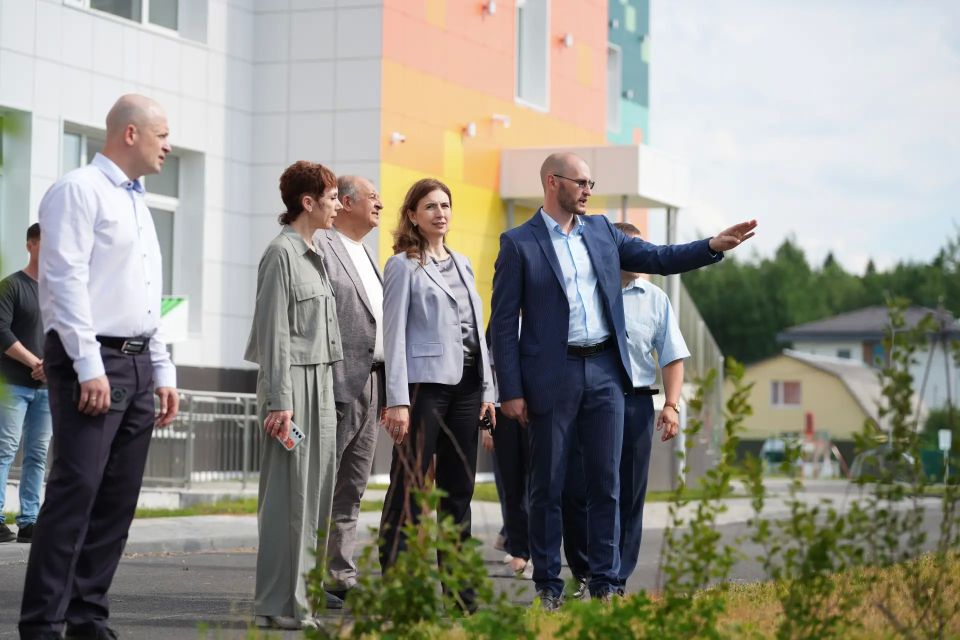 Депутат Государственной Думы Ольга Ануфриева, а также депутаты Думы города Ханты-Мансийска в составе двух комитетов - по социальной политике и городскому хозяйству - посетили объекты «Народной программы «Единой России»:... Депутат Государственной Думы Ольга Ануфриева, а также депутаты Думы города Ханты-Мансийска в составе двух комитетов - по социальной политике и городскому хозяйству - посетили объекты «Народной программы «Единой России»:...