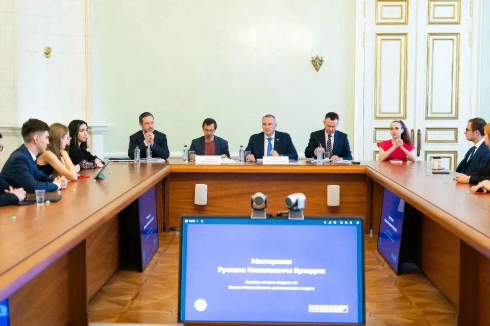 В Москве, в Высшей школе экономики, состоялась защита проектов участников образовательной дисциплины «Государственные проекты развития: от идеи к управлению изменениями» (проект «ГосВышка») В Москве, в Высшей школе экономики, состоялась защита проектов участников образовательной дисциплины «Государственные проекты развития: от идеи к управлению изменениями» (проект «ГосВышка»)