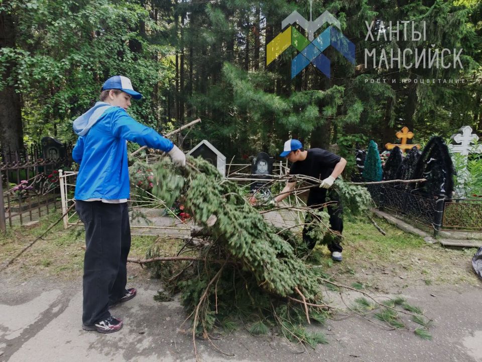 На Северном кладбище прошёл пятнадцатый субботник по благоустройству мест захоронения ветеранов войны На Северном кладбище прошёл пятнадцатый субботник по благоустройству мест захоронения ветеранов войны