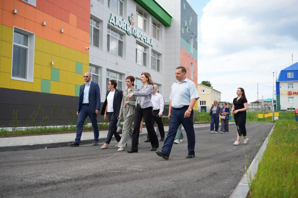 Депутат Государственной Думы Ольга Ануфриева, а также депутаты Думы города Ханты-Мансийска в составе двух комитетов - по социальной политике и городскому хозяйству - посетили объекты «Народной программы «Единой России»:... Депутат Государственной Думы Ольга Ануфриева, а также депутаты Думы города Ханты-Мансийска в составе двух комитетов - по социальной политике и городскому хозяйству - посетили объекты «Народной программы «Единой России»:...
