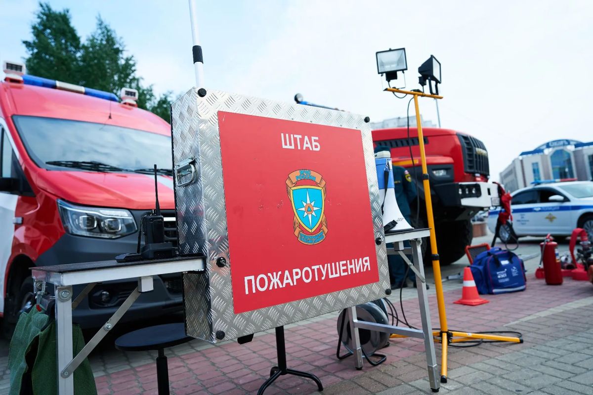 Пожарные машины, спецоборудование и уроки первой помощи Пожарные машины, спецоборудование и уроки первой помощи