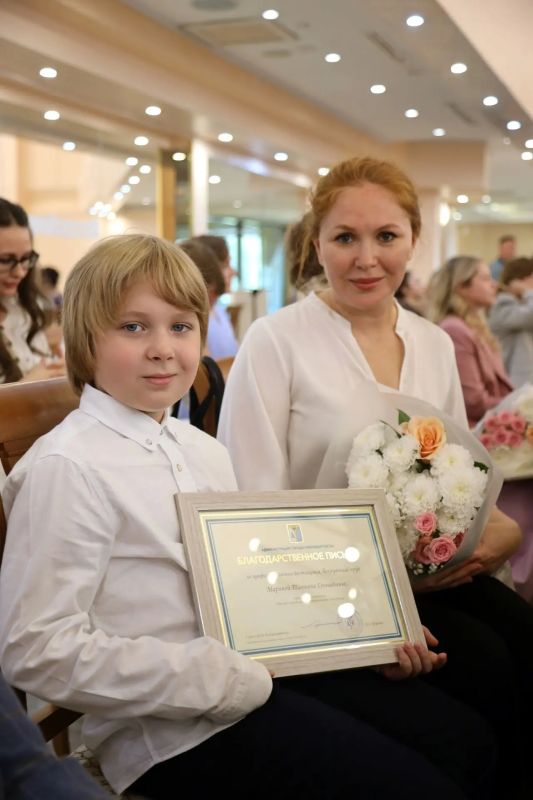 Уважаемые работники и ветераны здравоохранения Нижневартовска! Сердечно поздравляю вас с Днём медицинского работника! Уважаемые работники и ветераны здравоохранения Нижневартовска! Сердечно поздравляю вас с Днём медицинского работника!