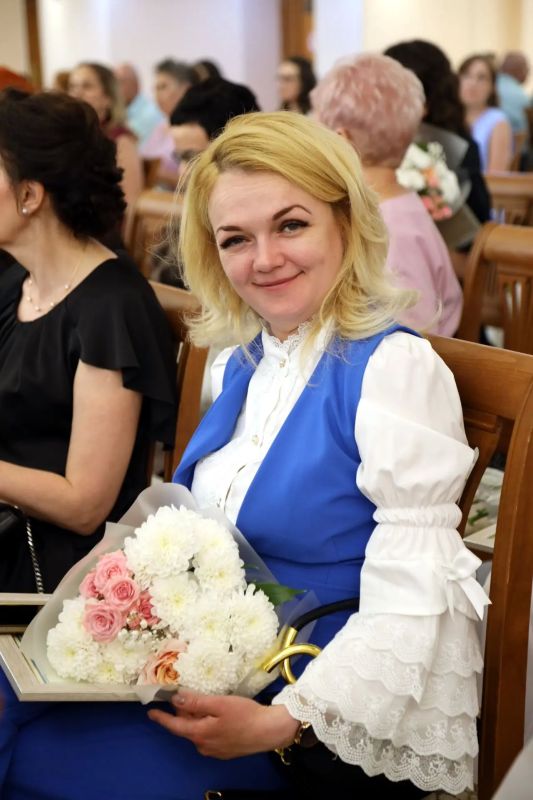 Уважаемые работники и ветераны здравоохранения Нижневартовска! Сердечно поздравляю вас с Днём медицинского работника! Уважаемые работники и ветераны здравоохранения Нижневартовска! Сердечно поздравляю вас с Днём медицинского работника!
