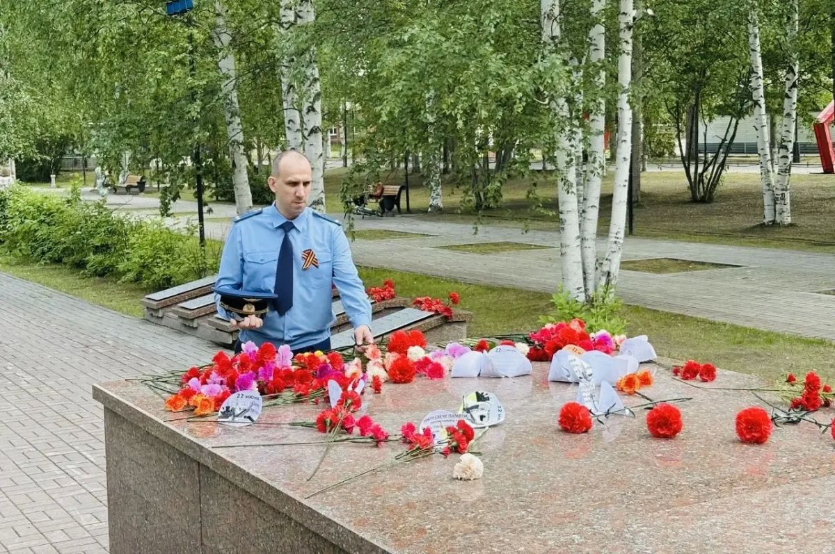Прокуроры Югры почтили память погибших в годы Великой Отечественной войны Прокуроры Югры почтили память погибших в годы Великой Отечественной войны