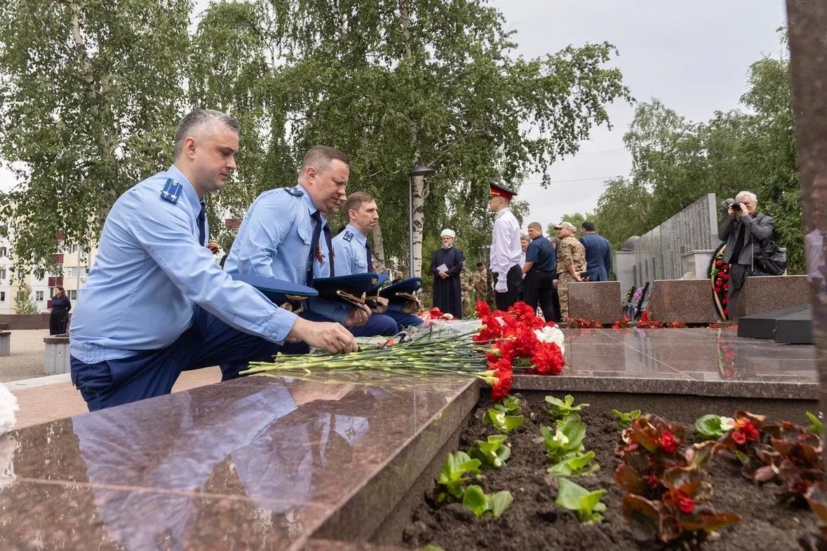 В День памяти и скорби сургутяне отдали дань памяти погибшим в Великой Отечественной войне В День памяти и скорби сургутяне отдали дань памяти погибшим в Великой Отечественной войне